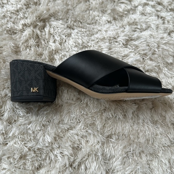 Michael Kors Black Women's Slide Sandals new ✨size 6 - Picture 2 of 8